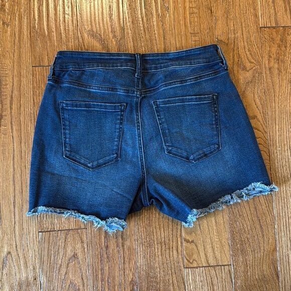 Nine West dark wash blue 5” raw hem shorts size 6 - Picture 8 of 8